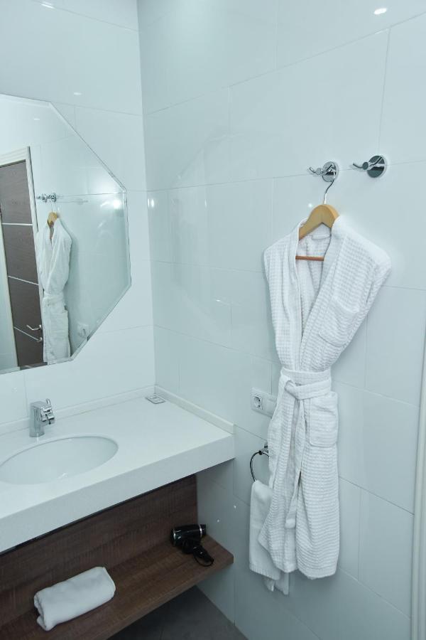 Green Which Hotel Petropavlovsk Exterior photo