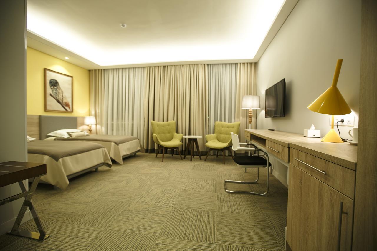 Green Which Hotel Petropavlovsk Exterior photo