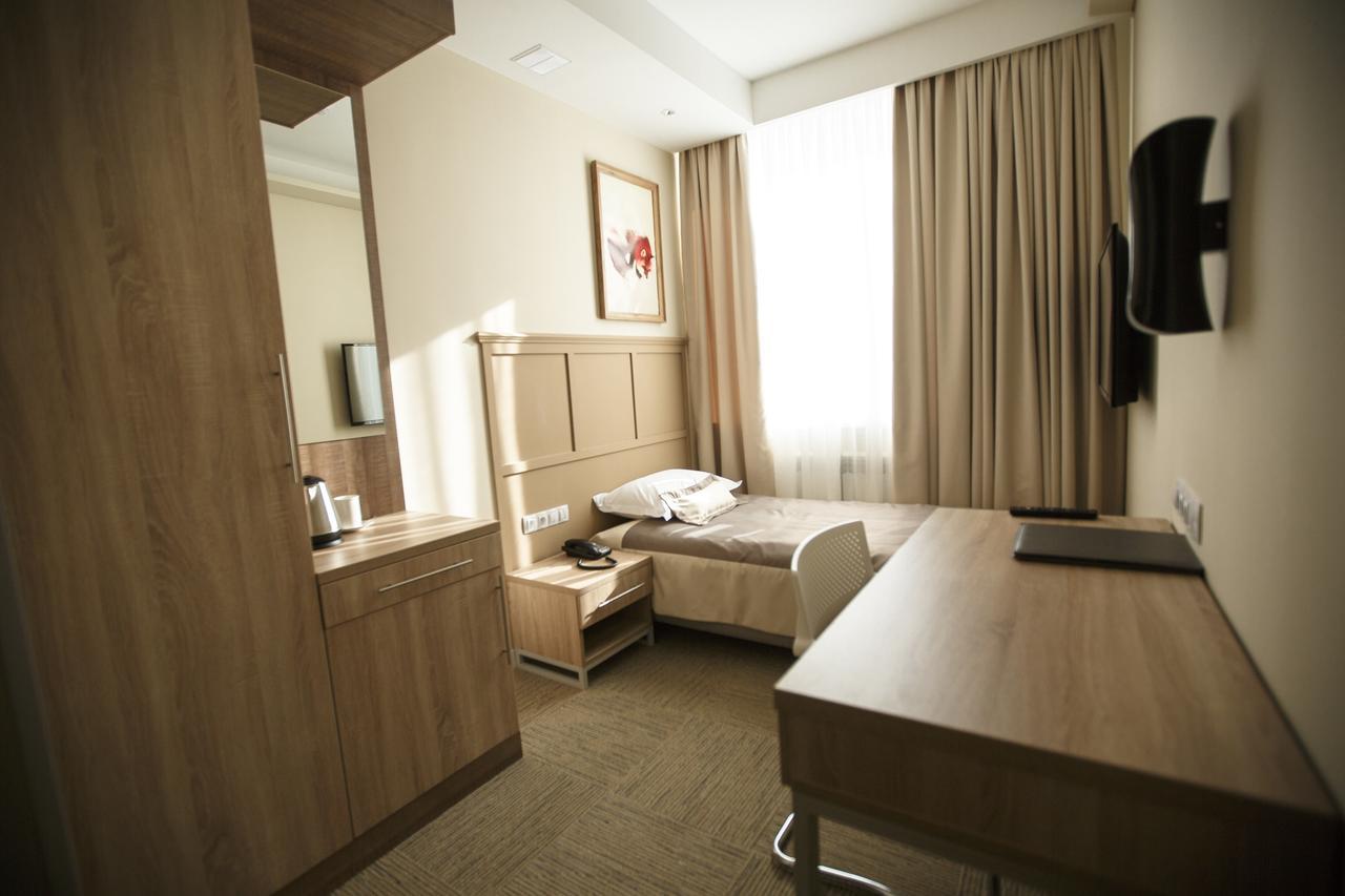 Green Which Hotel Petropavlovsk Exterior photo
