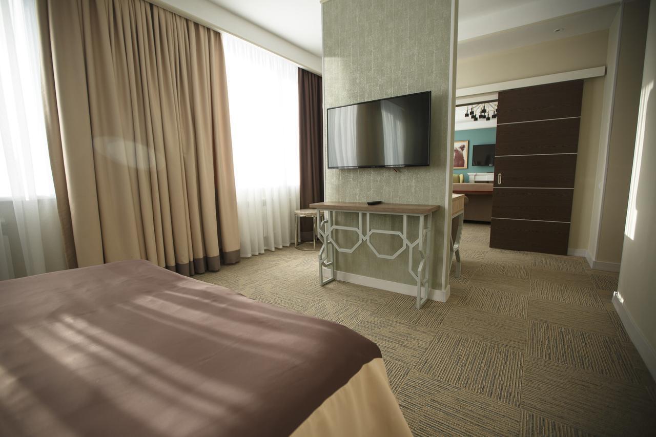 Green Which Hotel Petropavlovsk Exterior photo